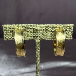 Vintage Sarah Coventry Thumbprint Textured Gold Tone Clip on Hoop Earrings